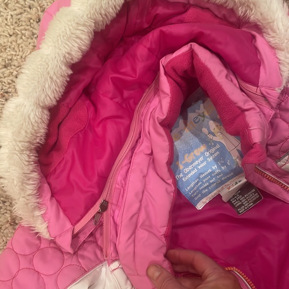 Kids Obermeyer I-Grow up up Snow Jacket with removable, fur hoodie. - Picture 4 of 5